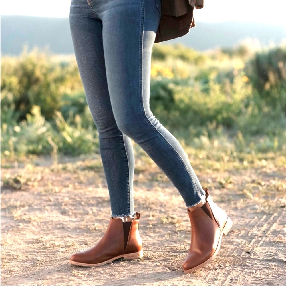 nisolo chelsea boots Aug sale
